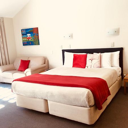 Cascades Lakefront Motel Lago Lago Taupo Esterno foto A room at the hotel