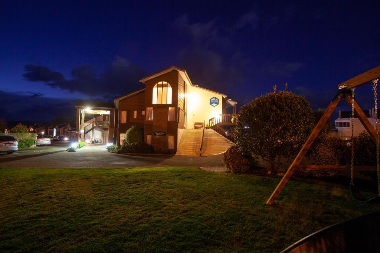 Cascades Lakefront Motel Lago Lago Taupo Esterno foto The church at night