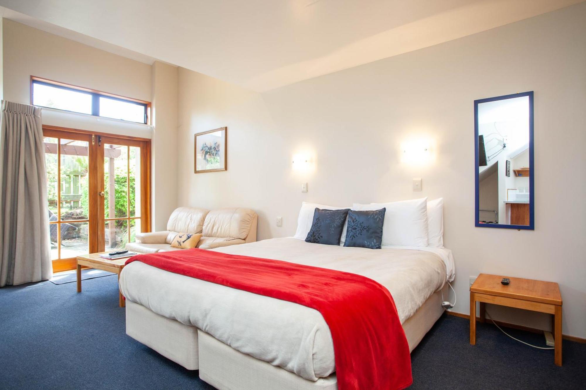 Cascades Lakefront Motel Lago Lago Taupo Camera foto A typical studio apartment