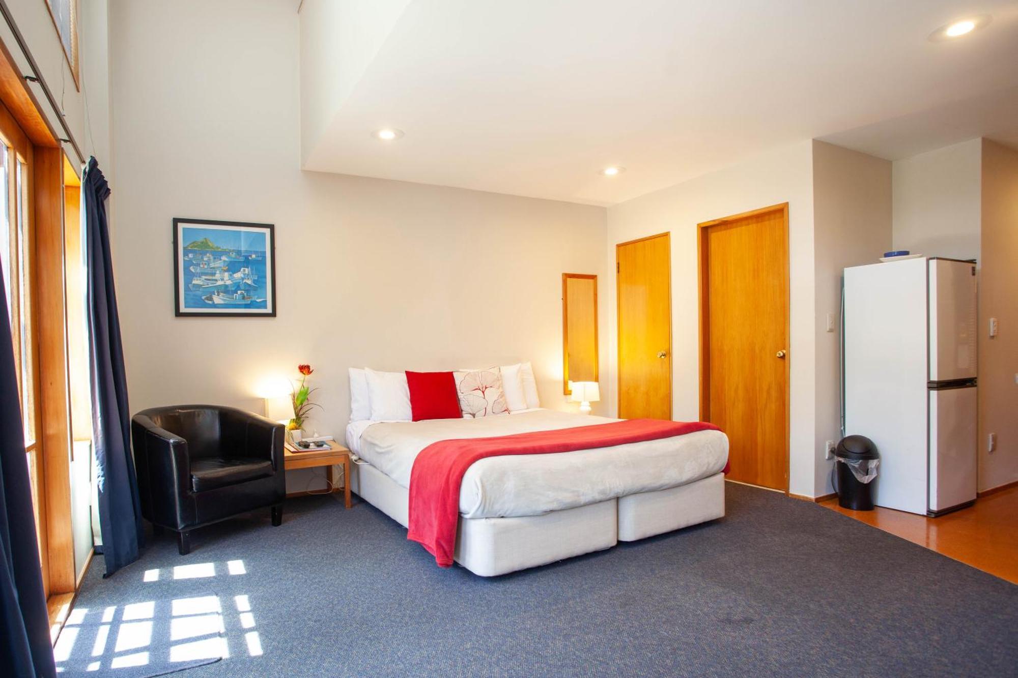 Cascades Lakefront Motel Lago Lago Taupo Camera foto A typical studio apartment