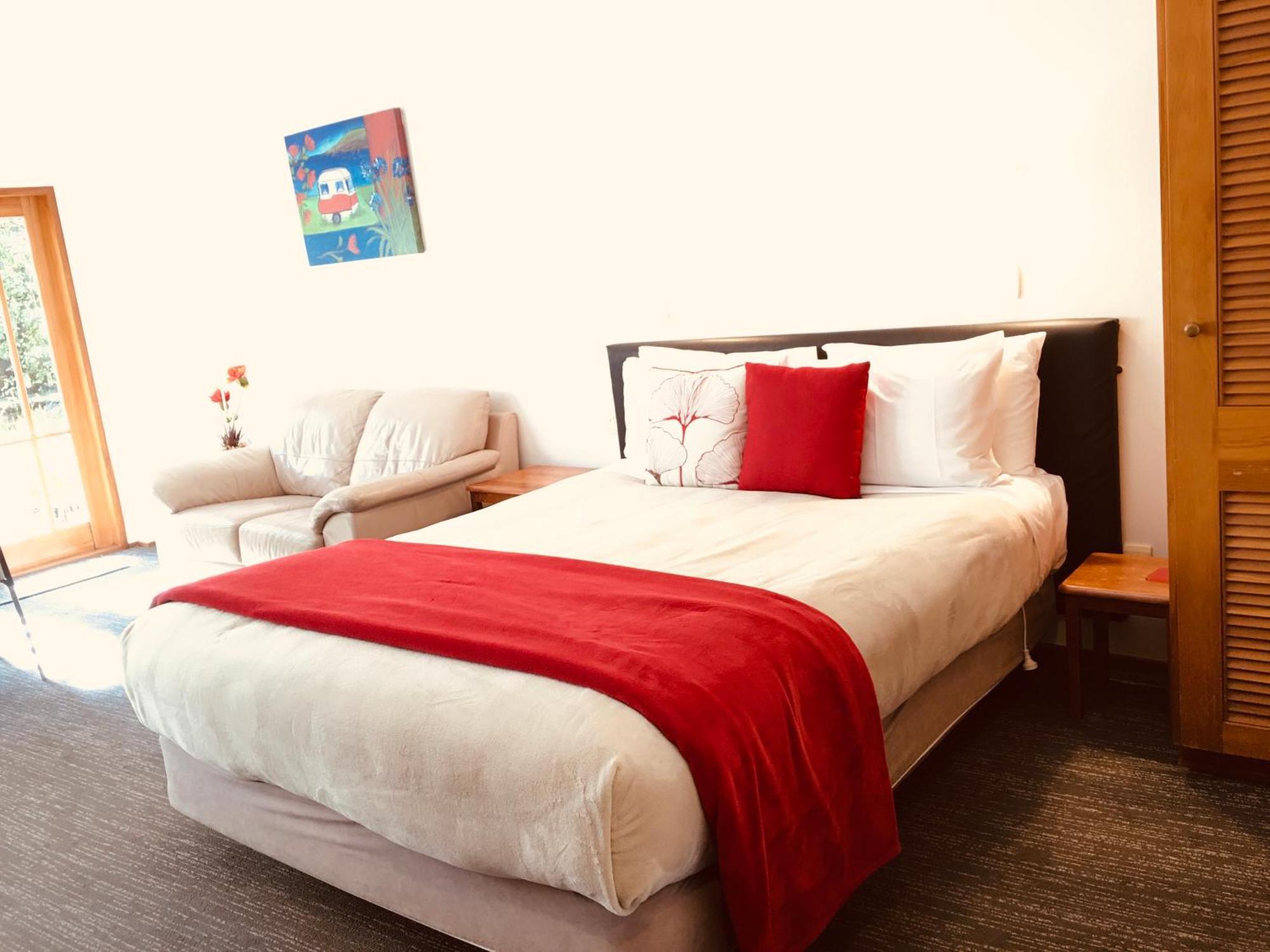 Cascades Lakefront Motel Lago Lago Taupo Esterno foto A bedroom at the hotel