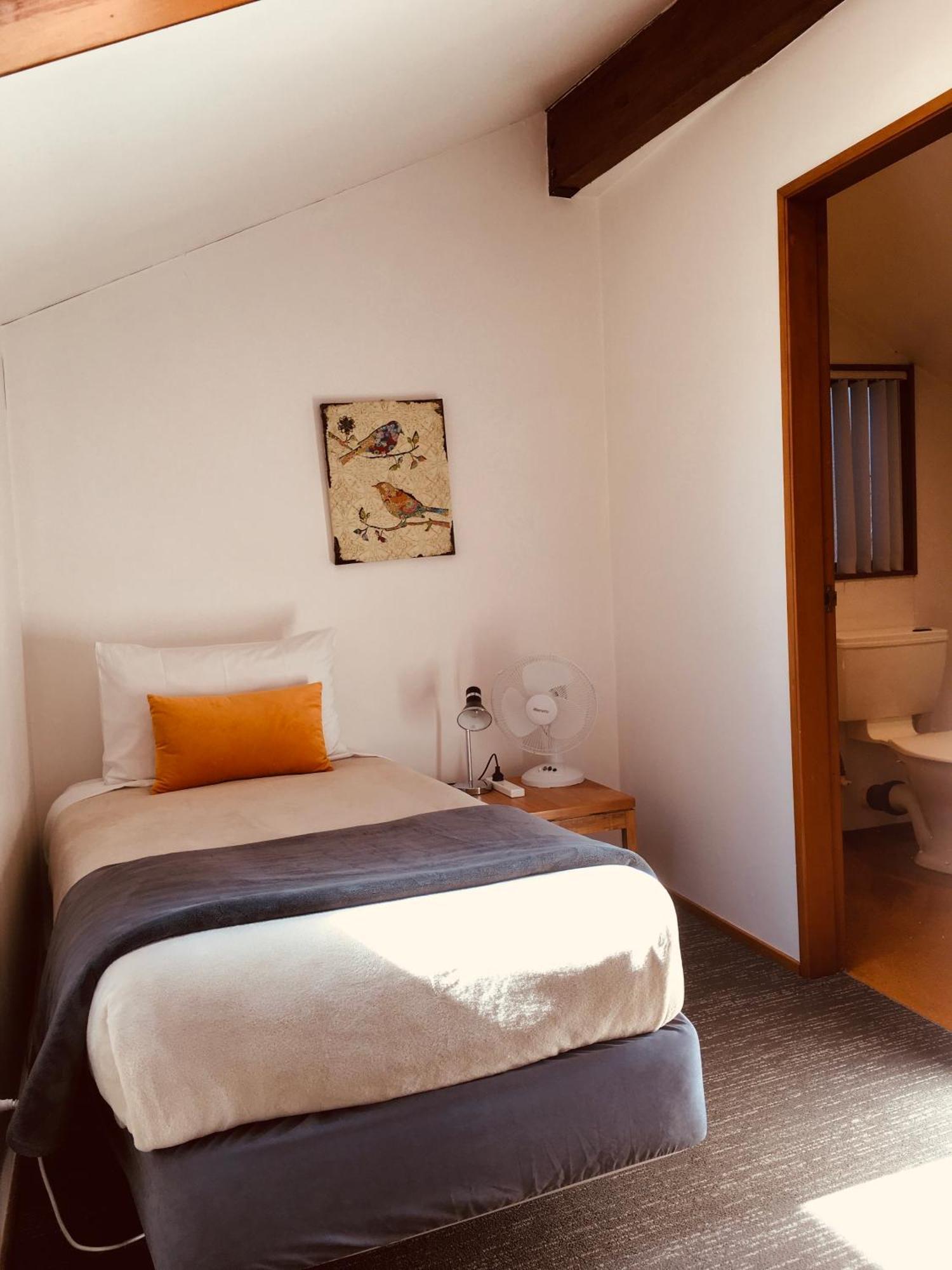 Cascades Lakefront Motel Lago Lago Taupo Esterno foto A single room at the hotel