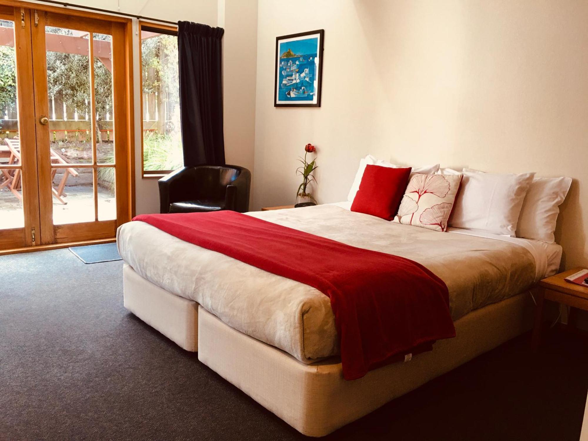 Cascades Lakefront Motel Lago Lago Taupo Esterno foto A room at the hotel