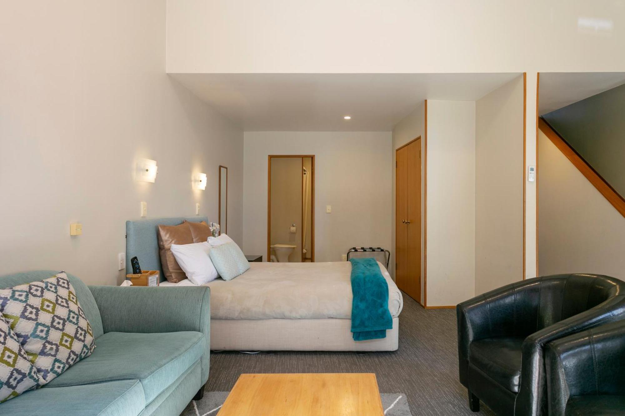 Cascades Lakefront Motel Lago Lago Taupo Esterno foto A typical studio apartment