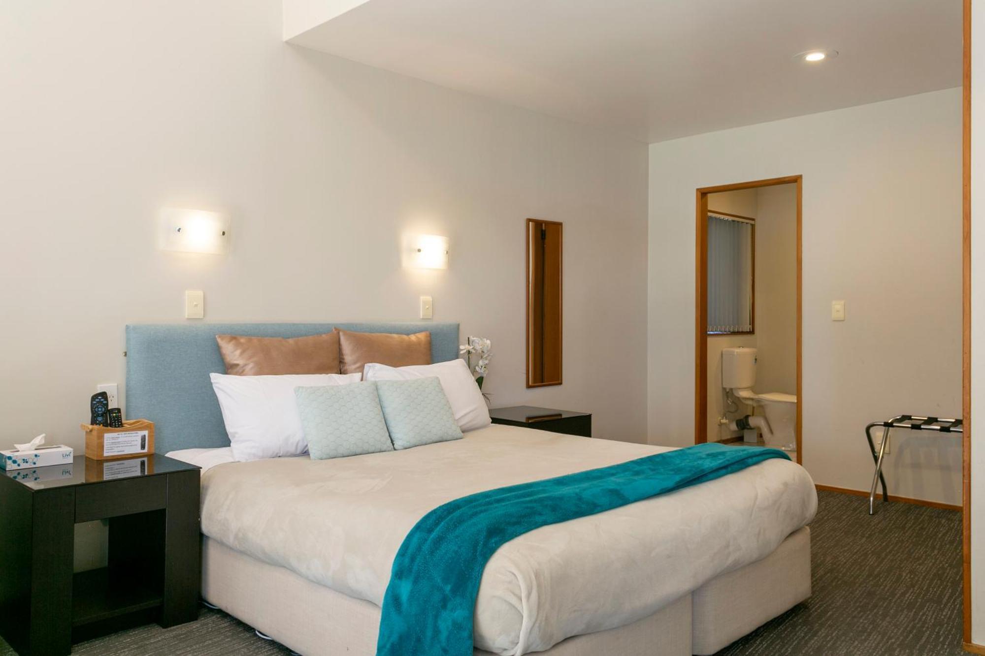 Cascades Lakefront Motel Lago Lago Taupo Esterno foto A typical motel room