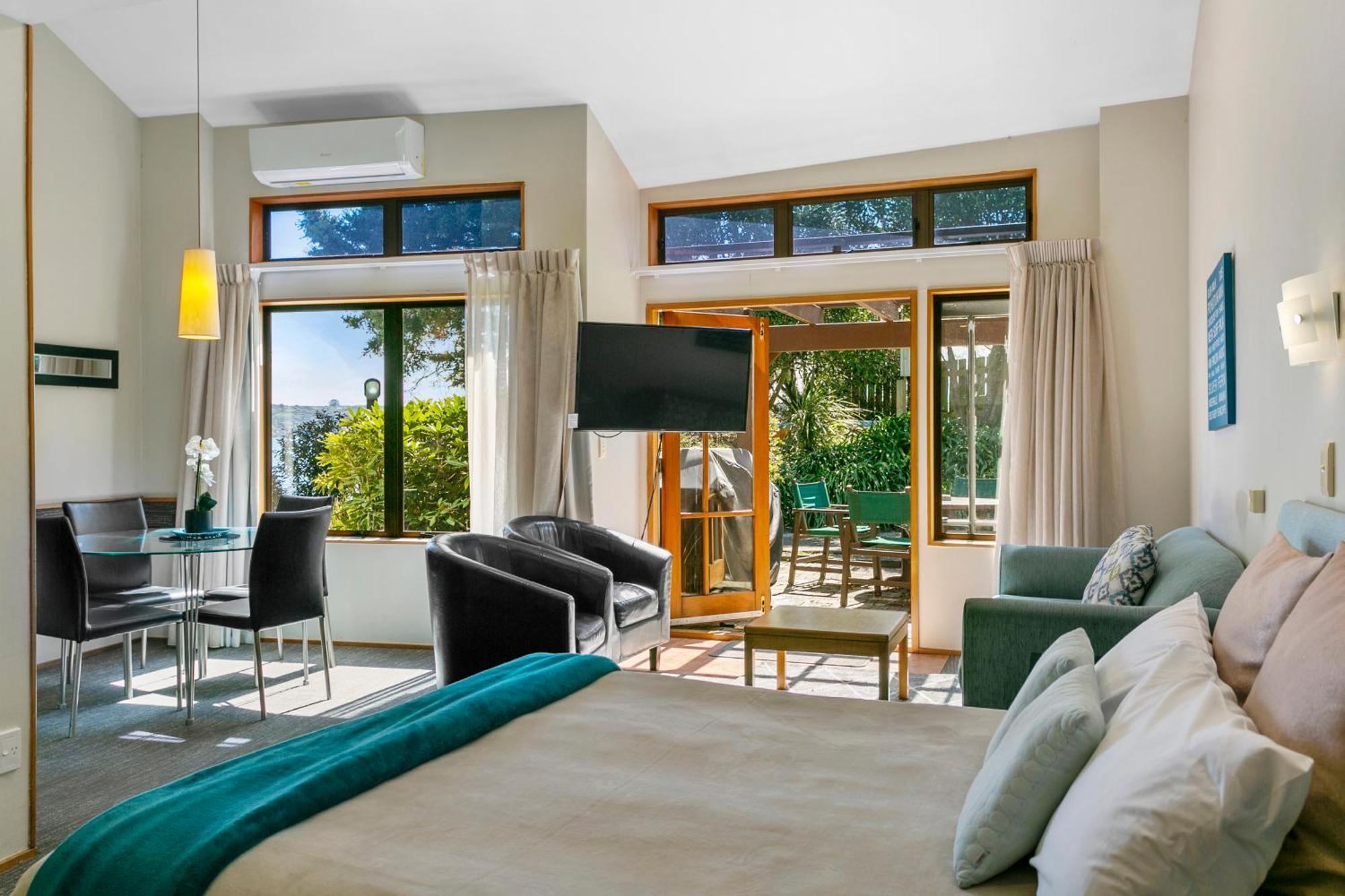 Cascades Lakefront Motel Lago Lago Taupo Esterno foto A suite at the hotel