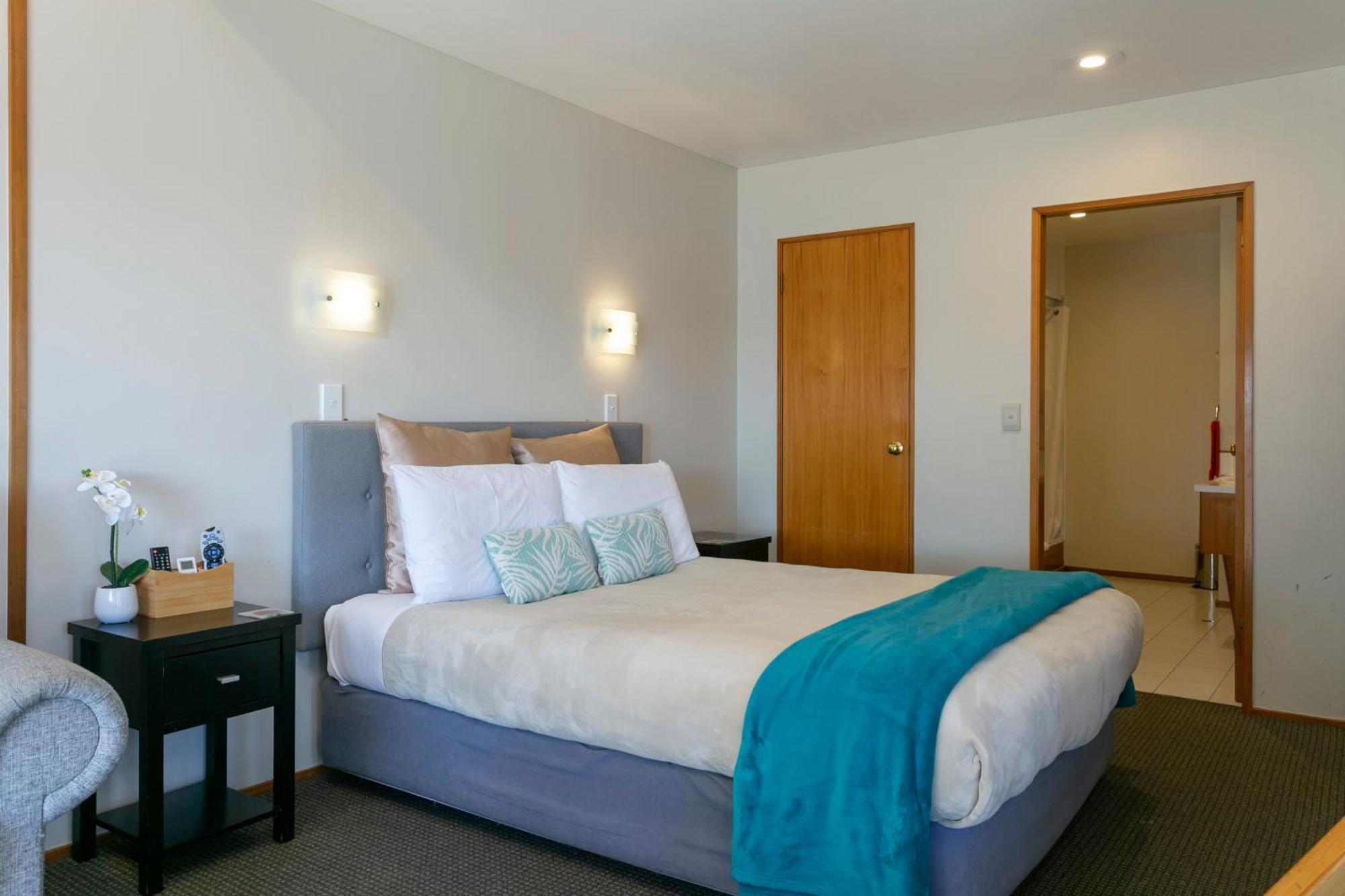 Cascades Lakefront Motel Lago Lago Taupo Esterno foto A bedroom at the hotel